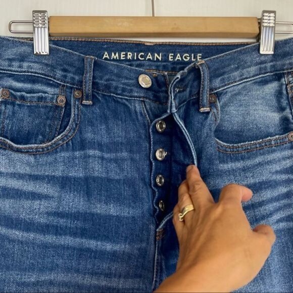 American Eagle Outfitters High Rise destroyed Girlfriend Jeans size 2R - Picture 5 of 9